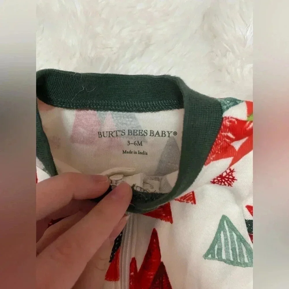 Burt’s Bees Baby Holiday Pajamas unisex, size 3-6 months